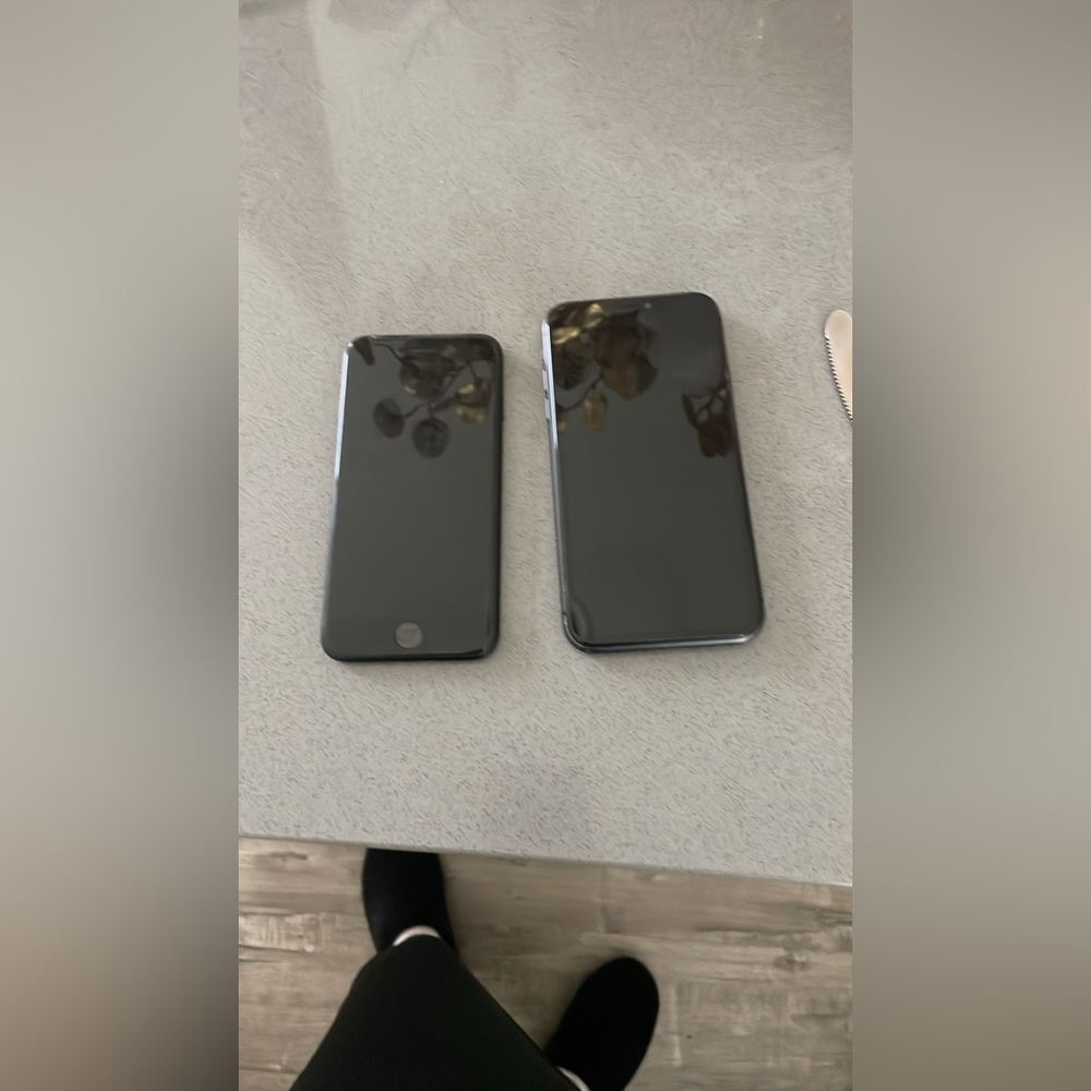 iPhone 11 128 gigs unlocked